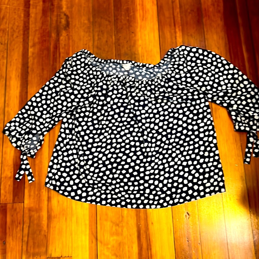 J.crew medium blouse. 3/4 sleeves with a tie. Blue and white